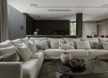 Dom pod Warszawą - elegancja, minimalizm i dużo czarnego koloru