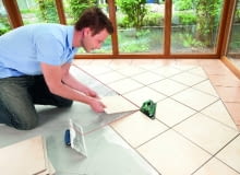 Rozplanowanie i poprawne ułożenie płytek to spora sztuka. układanie płytek ceramicznych