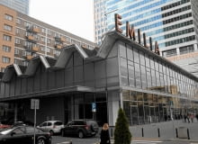 15.10.2012 WARSZAWA , UL. EMILII PLATER . PAWILON NALEZACY DO SPOLKI MEBLE EMILIA , W KTORYM ZNAJDUJE SIE TYMCZASOWA SIEDZIBA MUZEUM SZTUKI NOWOCZESNEJ . FOT. KRZYSZTOF MILLER / AGENCJA GAZETA SLOWA KLUCZOWE: EMILIA SIEDZIBA MSN /FR/ ZDJĘCIE DO WKŁADKI: DLOWA strony lokalne GW - WarszawaGazeta_Stoleczna