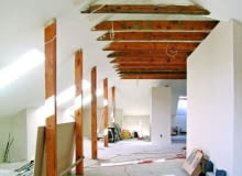 Należy sprawdzać każdy etap wykonania obudowy poddasza. Prace warto też fotografować