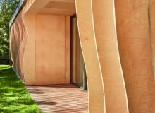 Dom z falującą elewacją