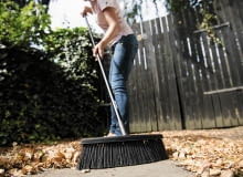 Szczotka uniwersalna Solid, ok. 74 zł, Fiskars szczotka do liści