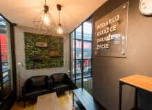 Czytelnia na krakowskim dworcu autobusowym przygotowana przez sieć IKEA