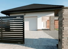 Automatyka bram i drzwi wejściowych nie tylko ułatwia nam życie, ale też jest ważnym elementem ochrony domu w postaci kontroli dostępu Automatyka bram i drzwi wejściowych nie tylko ułatwia nam życie, ale też jest ważnym elementem ochrony domu w postaci kontroli dostępu