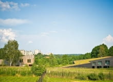 Oto najlepsze realizacje architektoniczne w województwie śląskim. Wśród 12 nominowanych obiektów znajdziemy domy jednorodzinne, lofty, obiekty publiczne, kaplicę, a nawet toaletę. 16 edycja konkursu architektura roku województwa śląskiego 2010 dziś ma swój finał. Zobacz nominowane obiekty i zdecyduj, który z nich podoba się Tobie najbardziej? Na zdjęciu: domy sąsiedzkie w Rybniku,jojko+nawrocki architekci domy sąsiedzkie w Rybniku,jojko+nawrocki architekci