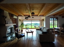 Przesłony zewnętrzne zatrzymują promieniowanie cieplne jeszcze zanim dotrze ono do pomieszczenia. Przesłony zewnętrzne zatrzymują promieniowanie cieplne jeszcze zanim dotrze ono do pomieszczenia.