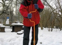 27.02.2003 WARSZAWA JEZIORKO ZIMA LOD STAW PIELEGNACJA RYBY SWIDER LODOWY WIERCENIE OTWORU W LODZIE WYMIANA GAZOWA ZIMOWANIE FOT. PAWEL SLOMCZYNSKI / AGENCJA GAZETA PUBLIKACJA KWIETNIK NR 12 (108) - 12.2003 PUBLIKACJA OGRODY NUMER SPECJALNY 1/2005 - OGRODKI WODNE - 3.2005 SLOWA KLUCZOWE: ZIMA WODA RYBY NARZEDZIA ZDJĘCIE DO WKŁADKI: PUBLIKACJA KWIETNIK NR 12 (108) OGRODY NUMER SPECJALNY 1/2005 - OGRODKI WODNE - CZASOPISMA