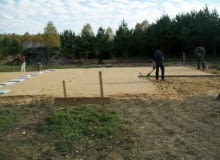 Wykonanie podbudowy z piasku układanego warstwami i zagęszczanego płyta fundamentowa, ile kosztują fundamenty, koszty budowy
