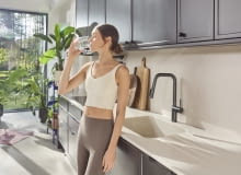 Pozbądź się plastiku ze swojej kuchni, czyli o tym jak bateria filtrująca wodę wywraca codzienne nawyki do góry nogami Pozbądź się plastiku ze swojej kuchni, czyli o tym jak bateria filtrująca wodę wywraca codzienne nawyki do góry nogami