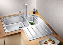 <B>Dobry zlewozmywak sporo kosztuje. Warto jednak w niego zainwestować, bo to jedno z częściej używanych urządzeń kuchennych. Pokazujemy dwadzieścia godnych polecenia zlewów w różnych grupach cenowych.</B> <BR >ZLEWOZMYWAKI POWYŻEJ 1000 ZŁ. Median 9E, stal szlachetna, 83 x 83 cm, do szafki minimum 90 cm, 1299 zł, Blanco