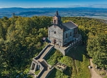 Ślęża, opowieść zaklęta w świetle i kamieniu Ślęża, opowieść zaklęta w świetle i kamieniu
