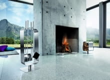 Korzystanie z kominka będzie przyjemne i wygodne, jeśli zadbamy o odpowiednie przybory. Można je dopasować zarówno do samego wkładu, jak i aranżacji wnętrza. akcesoria kominkowe, akcesoria do kominka