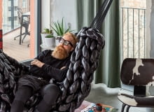 Jak mieszka Przemo Łukasik? Mieszkanie architekta z Medusa Group na warszawskiej Pradze