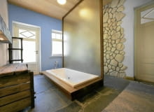 SLOWA KLUCZOWE: architecture door furniture house indoors modern domestic room tile carpet tile floor bright white light colour residential structure lifestyle wall apartment luxury comfortable mansion furniture elegance beautiful textile wood cabinet large bathroom window windows wooden table balcony ornamented wall glass wall