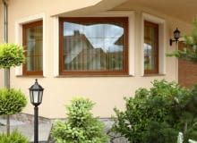 Po roku 2020 - a więc za 6 lat - nie będzie można już oferować do domów okien o Uw (współczynnik przenikania ciepła całego okna) wyższym niż 0,9 W(m2K) ! Aby cieszyć się komfortową wewnętrzną temperaturą, warto już dziś, przy zakupie okien, zwrócić uwagę na ten parametr. Przedstawiamy przegląd jednych z najcieplejszych okien do kupienia w polskich salonach sprzedaży. okno, okna