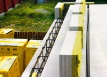 Elementy służące do ocieplenia wieńca w domach z jednowarstwowymi ścianami z betonu komórkowego mają fabrycznie doklejoną warstwę ocieplenia KONICA MINOLTA DIGITAL CAMERA