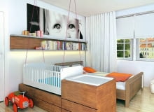 Dekoracje. Przez pierwsze miesiące życia niemowlę na ogół śpi blisko rodziców. Radzimy, jak zaaranżować kącik dla nowego członka rodziny bez straty dla estetyki wnętrza. <BR > Projektant zaproponował współczesny model kołyski. Nie wsparł jej jednak na biegunach, lecz podwiesił na linkach do sufitu. Najlepiej użyć do tego mocnych linek żeglarskich lub alpinistycznych. Zakończone pętlami linki trzeba zawiesić na mocnych hakach wkręconych w sufit. Kołyskę-łóżeczko powinno się zamocować na takiej wysokości, by rodzice nie musieli się nadmiernie schylać. Dekoracje. Przez pierwsze miesiące życia niemowlę na ogół śpi blisko rodziców. Radzimy, jak zaaranżować kącik dla nowego członka rodziny bez straty dla estetyki wnętrza. <BR > Projektant zaproponował współczesny model kołyski. Nie wsparł jej jednak na biegunach, lecz podwiesił na linkach do sufitu. Najlepiej użyć do tego mocnych linek żeglarskich lub alpinistycznych. Zakończone pętlami linki trzeba zawiesić na mocnych hakach wkręconych w sufit. Kołyskę-łóżeczko powinno się zamocować na takiej wysokości, by rodzice nie musieli się nadmiernie schylać.