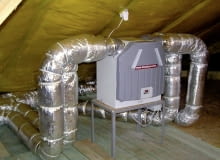 Centrala wentylacyjna, zwana rekuperatorem, zajmuje niewiele miejsca na strychu, w garażu lub pomieszczeniu gospodarczym. Centrala wentylacyjna, zwana rekuperatorem, zajmuje niewiele miejsca na strychu, w garażu lub pomieszczeniu gospodarczym.