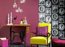 MEBLE: fotel -- 980 zł, konsolka -- 1300 zł, Reset; puf -- 599 zł, IKEA. POZOSTAŁE: dywan -- 2799 zł, poduszka -- 149 zł, taca -- 199 zł, BoConcept; lampy -- 299 zł/szt., Kaspa; pudło -- 89 zł, Meble Vox; talerz (na pufie) -- 29 zł, ptak -- 59 zł, kieliszek -- 29,90 zł, home&you; świeczniki -- 69 i 99 zł, Malabelle; karafka -- 215 zł, BBHome; świeca (zielona) -- 6,99 zł, F&F Home. NA ŚCIANIE: farba 'Francuski fiolet' -- 49 zł/2,5 l, Dulux; tapeta -- 79,99 zł/rolka, Leroy Merlin. MEBLE: fotel -- 980 zł, konsolka -- 1300 zł, Reset; puf -- 599 zł, IKEA. POZOSTAŁE: dywan -- 2799 zł, poduszka -- 149 zł, taca -- 199 zł, BoConcept; lampy -- 299 zł/szt., Kaspa; pudło -- 89 zł, Meble Vox; talerz (na pufie) -- 29 zł, ptak -- 59 zł, kieliszek -- 29,90 zł, home&you; świeczniki -- 69 i 99 zł, Malabelle; karafka -- 215 zł, BBHome; świeca (zielona) -- 6,99 zł, F&F Home. NA ŚCIANIE: farba 'Francuski fiolet' -- 49 zł/2,5 l, Dulux; tapeta -- 79,99 zł/rolka, Leroy Merlin.08.07.2015 Warszawa . Wnetrza , Kolor i Wzor , temat sliwka , kolor sliwkowy , stylizacja Joanna Plachecka , sesja dla : Cztery Katy . Fot. Michal Mutor SLOWA KLUCZOWE: WNETRZA DEKORACJE