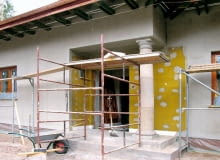 Tynkowanie muru ocieplonego wełną mineralną fot. Grzegorz Otwinowski