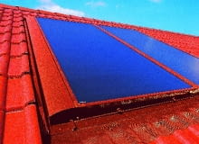 Przyjmuje się, że w standardowej instalacji solarnej montowanej w domu jednorodzinnym, na każdą osobę zużywającą ciepłą wodę do mycia potrzebne jest około: 1,2-1,5 m2 kolektora płaskiego lub 0,8-1,0 m2 próżniowego. kolektory słoneczne