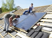 Zastosowanie kolektorów słonecznych do podgrzewania wody będzie szczególnie opłacalne, gdy mamy liczną rodzinę Zastosowanie kolektorów słonecznych do podgrzewania wody będzie szczególnie opłacalne, gdy mamy liczną rodzinę