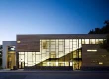 Ekologiczna synagoga w Evanston - południowa elewacja zrównoważone budownictwo, architektura sakralna, kościół, ekologia, drewno, zielona architektura, usa, budynek