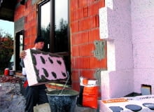 Styropian jest często wybierany do ocieplenia ścian ze względu na niższą cenę ocieplenie styropianem, styropian, budowa domu