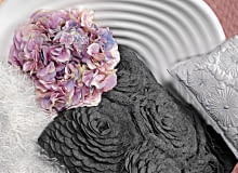 08.07.2011 , WNETRZA , KOLOR I WZOR , TEMAT PIKOWANIA , SESJA DLA : CZTERY KATY , STYLIZACJA JOANNA PLACHECKA , ASYSTENT FOTO LUKASZ FALKOWSKI . FOT. MICHAL MUTOR / AGENCJA GAZETA SLOWA KLUCZOWE: WNETRZA DEKORACJE