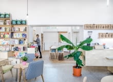 Kahawa - Kawa i Książka - kawiarnia w Poznaniu, projekt wnętrz: Atelier Starzak Strebicki Kahawa - Kawa i Książka, projekt wnętrz: Atelier Starzak Strebicki