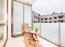 Balkon był właściwie niezagospodarowany i praktycznie pusty - stały na nim tylko stare ogrodowe meble.