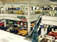 Meble wyeksponowano na dwóch kondygnacjach - już to świadczy, jak bogata jest oferta salonu. 19.01.2010 SZCZECIN , SKLEP MEBLOWY AGATA MEBLE W SZCZECINIE PRZY UL. WIOSENNEJ 30 .