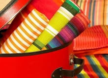 25.05.22007 ARANZACJA WNETRZA KOLOR I WZOR - TKANINY W PASKI CZTERY KATY STYLIZACJA JOANNA PLACHECKA FOT. AGATA JAKUBOWSKA / AGENCJA GAZETA PUBLIKACJA CZTERY KATY NR 9 (191) - 9 2007 WNęTRZA, TKANINY, aranżacje, dekoracje, kolor i wzór