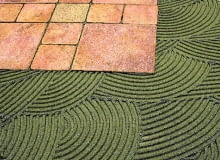 Nie każda zaprawa klejąca nadaje się pod konkretne płytki - przed kupnem trzeba sprawdzić, czy będzie odpowiednia klej do płytek, układanie płytek