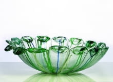 Misa z serii naczyń z upcyklingu, zrobiona z poddanych wysokiej temperaturze denek butelek, proj. Adam Kruszyński Misa z serii naczyń z upcyklingu, zrobiona z poddanych wysokiej temperaturze denek butelek, proj. Adam Kruszyński