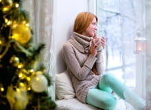 Przeziębienie można zwalczyć w zarodku. Jeśli tylko poczujemy lekkie dreszcze, wypijmy kubek ciepłej herbaty, np. z czarnego bzu lub lipy, by się rozgrzać. Warto też wzmocnić swoją odporność jeżówką lub czosnkiem.