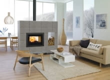 Wkład kominkowy Scan DSA 12 Wkład z dwustronną wizją ognia. Wykonany ze stali, wykończony czarną farbą, do ogrzania powierzchni 120 m2 (przy wysokości pomieszczeń 2,5 m). Wyposażony w system samooczyszczania szyby. Moc nominalna: 9 kW. Wymiary (wys./szer./gł.): 1389/898/460 mm. Cena brutto za samo urządzenie: 11 700 zł. Producent: Jøtul. Wkład kominkowy Scan DSA 12