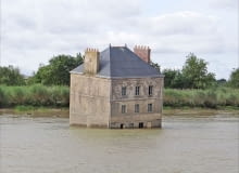 Jean-Luc Courcoult stworzył niezwykły Dom w Loarze (Maison dans la Loire) nieopodal Nantes Jean-Luc Courcoult stworzył niezwykły Dom w Loarze (Maison dans la Loire) nieopodal Nantes