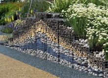 Gabiony można wypełnić dowolnymi materiałami, a z tych różniących się fakturą układać ciekawe desenie