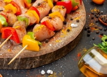 Wakacyjne grzechy kuchenne. Co zostaje po grillu – i co z tym robimy?