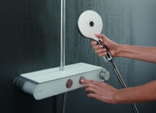 Technologia Click! umożliwia łatwy wybór trzech rodzajów strumienia w słuchawce prysznicowej. Technologia Click! umożliwia łatwy wybór trzech rodzajów strumienia w słuchawce prysznicowej.