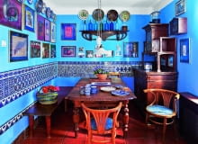 Wzorzyste płytki w roli obrazów (lub dywanów) - niebanalna i bardzo wyrazista dekoracja.