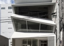 Połamany budynek z Nagoya w Japonii autorstwa pracowni C A Coelacanth and Associates Połamany budynek z Nagoya w Japonii autorstwa pracowni C A Coelacanth and Associates