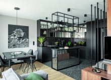 W 37-metrowym mieszkaniu przeznaczonym do totalnego remontu, po wyburzeniu ścian działowych, pozostały jedynie ściany konstrukcyjne. Salon, kuchnia oraz sypialnia zostały połączone w jedno duże, wspólne pomieszczenie. Powstał układ funkcjonalny wydzielony jedynie zabudowami meblowymi.