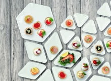 Catering system talerzyków na przystawki dający wiele możliwości układania ich w kompozycję. Catering system talerzyków na przystawki dający wiele możliwości układania ich w kompozycję.