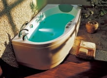 Wanna z hydromasażem to wciąż spory, ale za to jednorazowy wydatek. Dzięki niej osoby stosujące zabiegi hydroterapii ze względów zdrowotnych oraz kochające kąpiele mogą na co dzień korzystać z dobroczynnego działania wody, nie płacąc za każdy seans. <BR />WANNY. Mauritius, masaż wodny, sterowanie elektroniczne, 155 x 90 cm, cena od 8900 zł, prod. Victory Spa Wanna z hydromasażem to wciąż spory, ale za to jednorazowy wydatek. Dzięki niej osoby stosujące zabiegi hydroterapii ze względów zdrowotnych oraz kochające kąpiele mogą na co dzień korzystać z dobroczynnego działania wody, nie płacąc za każdy seans. <BR />WANNY. Mauritius, masaż wodny, sterowanie elektroniczne, 155 x 90 cm, cena od 8900 zł, prod. Victory Spa