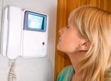 Wideodomofony mogą przekazywać zarówno obraz czarno-biały, jak i w kolorze wideofon