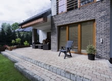 Wielu inwestorów wybiera jako wykończenie elewacji swojego domu właśnie cegłę