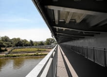 31.07.2017 Warszawa . Kladka pieszo rowerowa pod Mostem Lazienkowskim . Fot. Dawid Zuchowicz / Agencja Gazeta SLOWA KLUCZOWE: kladka kladka przez wisle kladka rowerowa most lazienkowski /FR/