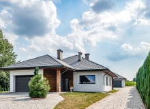 Blachodachówka Rubin dach dachy dach stromy dachy strome trendy pokrycie dachowe budowa domu 2021 blachodachówka blacha na dach blachodachówki modułowe blachodachówki moduły panele panelówki